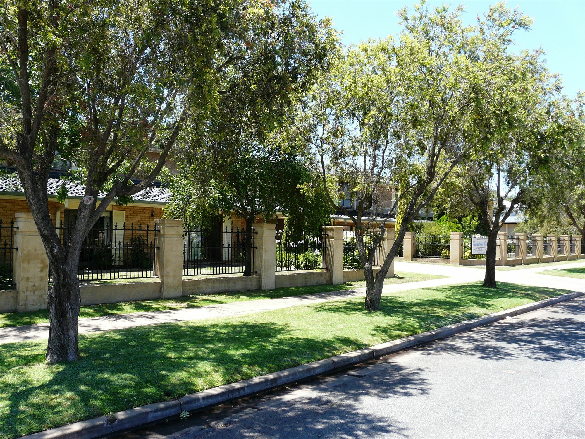 Garden Motor Motel 3*